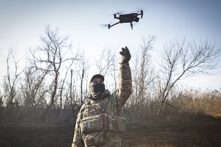 La Russie a récemment annoncé avoir déjoué plusieurs attaques de drones ukrainiens qui se multiplient depuis plusieurs semaines, notamment sur et autour de Moscou.